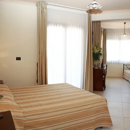Cristina Oda ve Kahvaltı Giardini Naxos