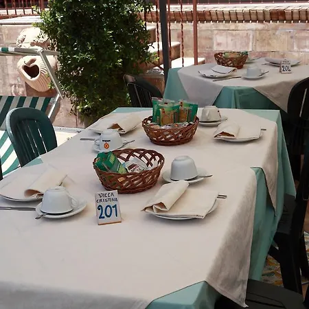 Cristina Bed & Breakfast 3*