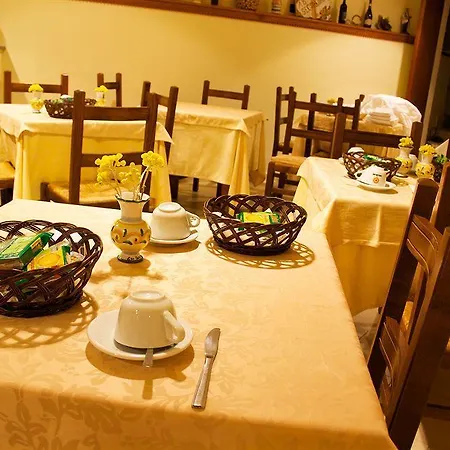 Oda ve Kahvaltı Cristina